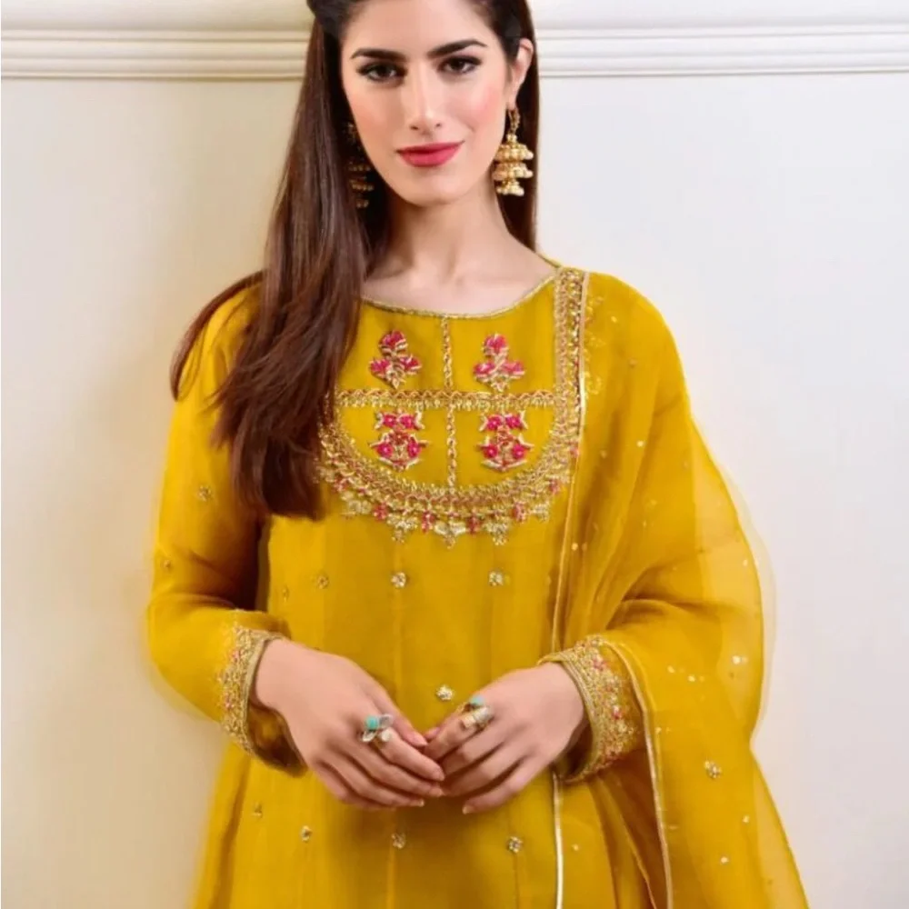 Chic Mustard Long Sleeve Dress with Embroidery - Picture 2 of 4